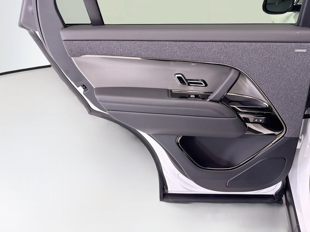 New 2026 Fuji White Land Rover Dynamic SE image 25