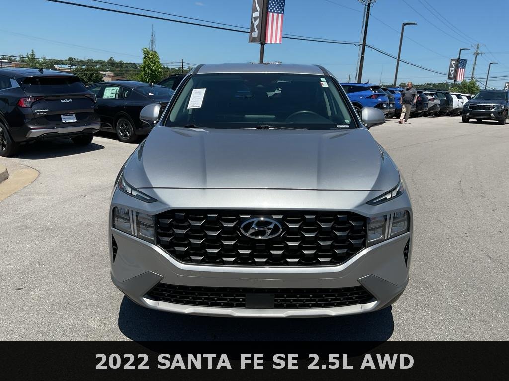 Used 2022 Shimmering Silver Hyundai SE image 3