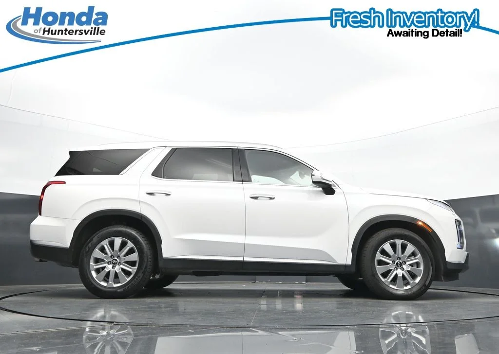 Used 2025 White Hyundai SEL image 35