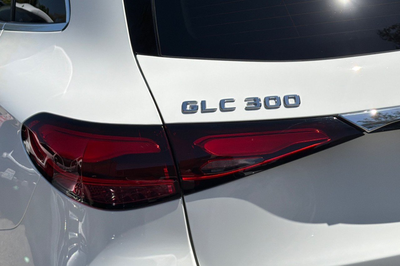 Used 2026 Polar White Mercedes-Benz GLC 300 image 26