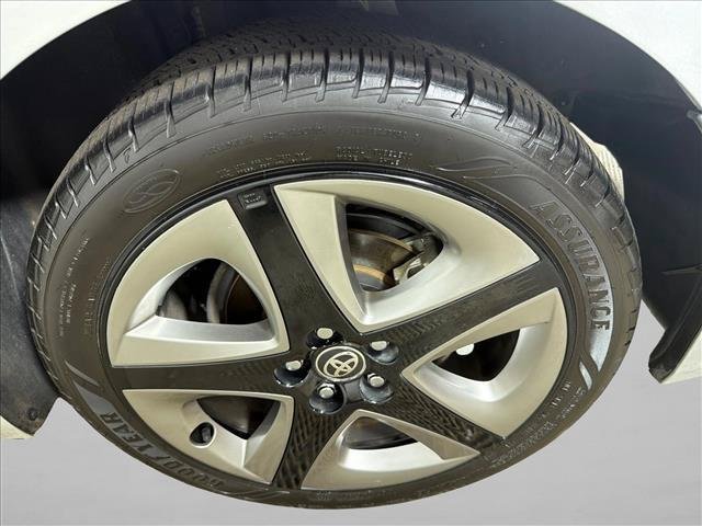 Certified Used 2022 CLASSIC SILVER METALLIC Toyota  image 19
