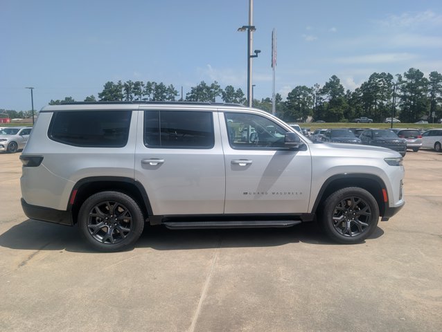 New 2026 Silver-Zynith Exterior Paint Jeep Limited Altitude image 6
