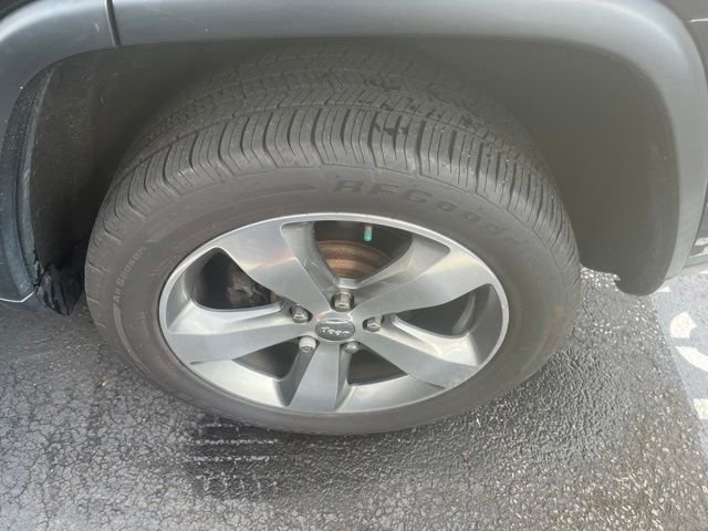 Used 2015 Black Jeep Limited image 4