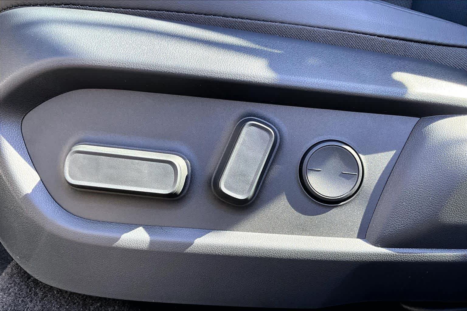 New 2026 Iridium Lexus PREMIUM image 14