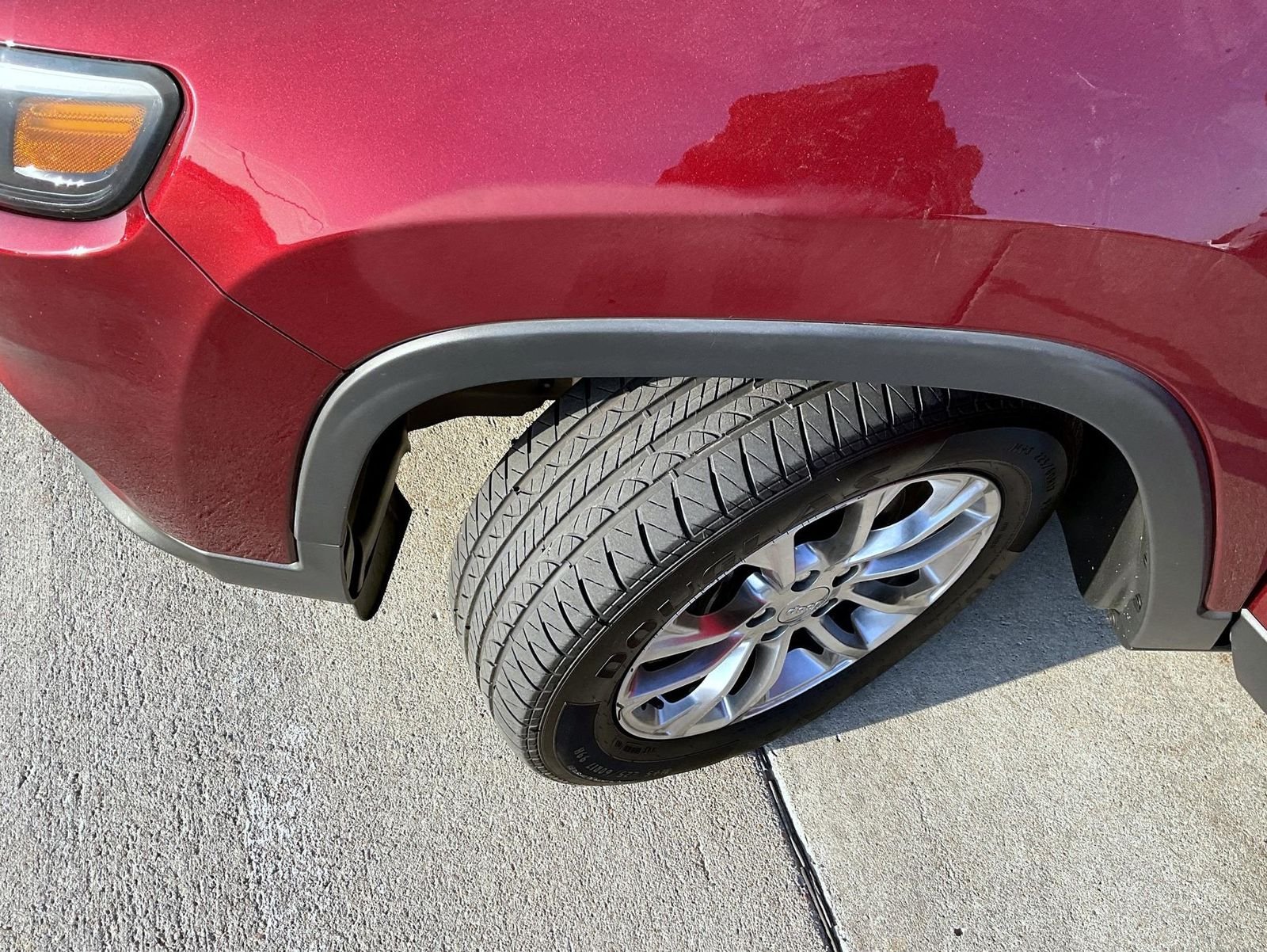 Used 2019 Red Jeep Latitude Plus image 23