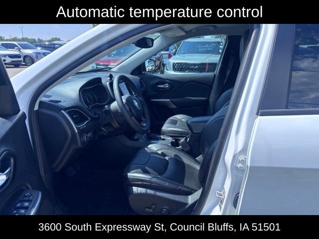 Used 2022 White Jeep Latitude Lux image 15