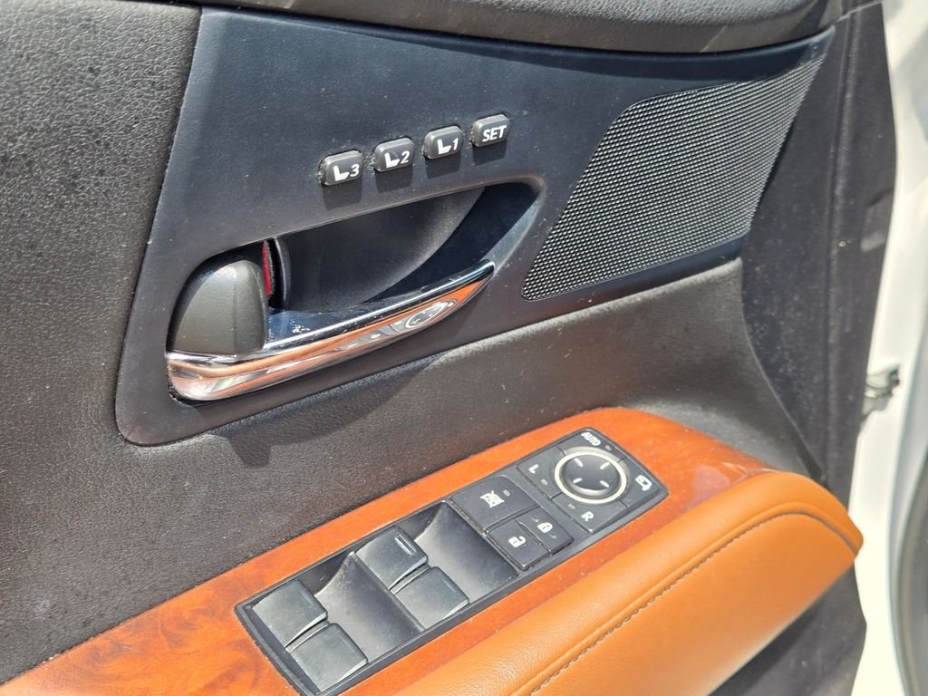 Used 2013 White Lexus 350 image 21