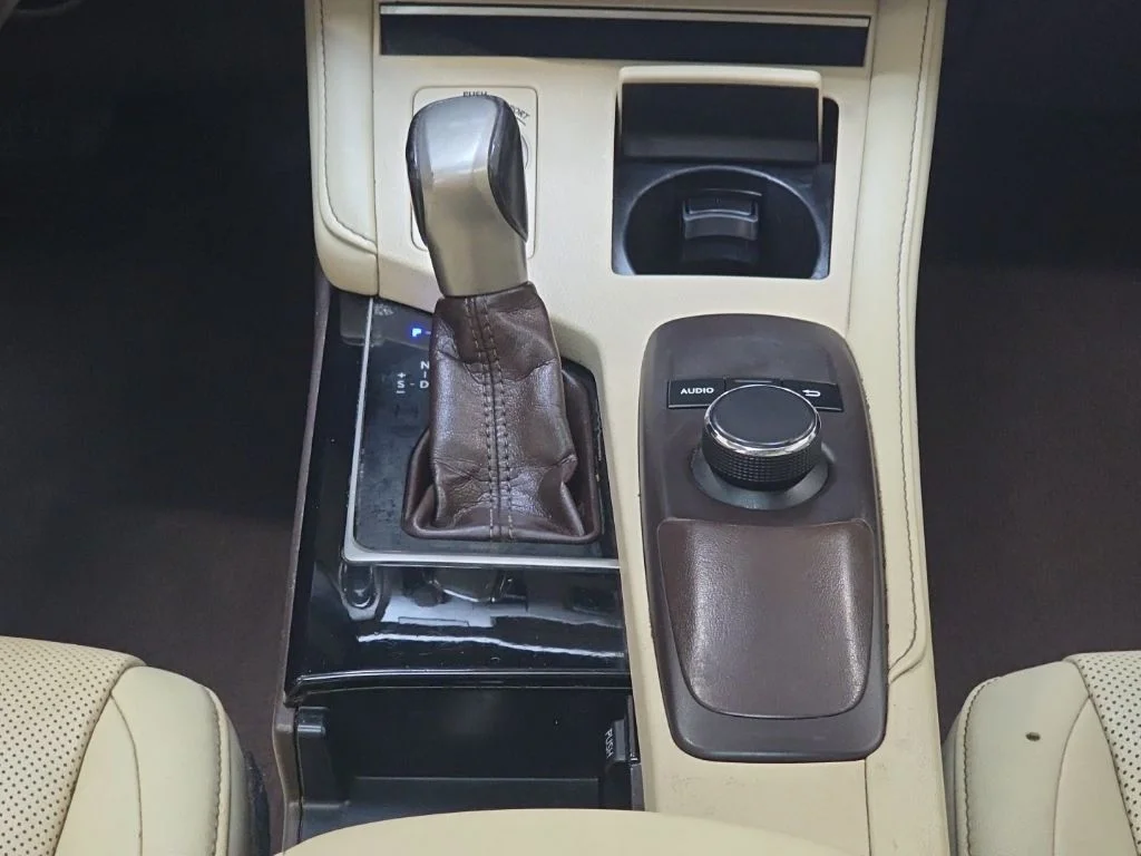 Used 2018 White Lexus 350 image 22