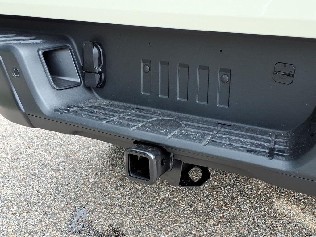 New 2026 Desert Sand Ford XLT image 7