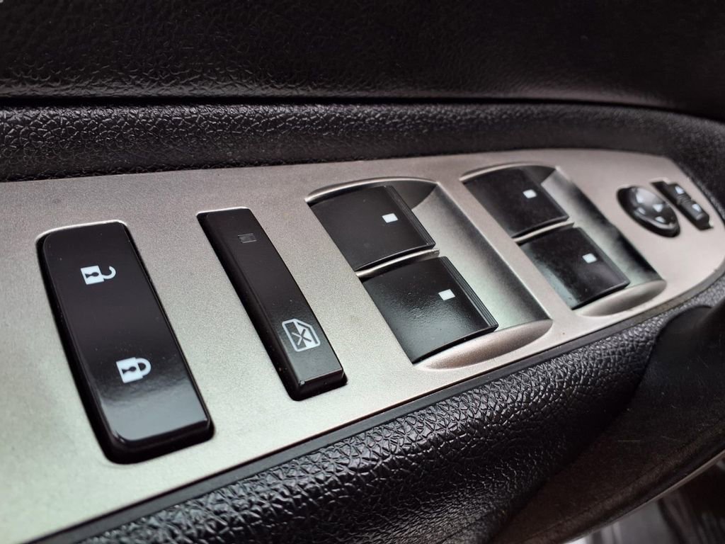 Used 2012 SILVER ICE METALLIC Chevrolet LT image 23