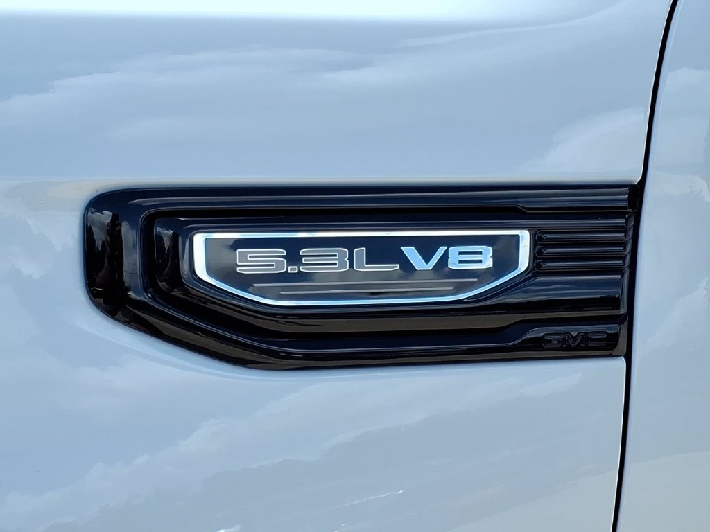 New 2026 Summit White GMC Elevation image 10