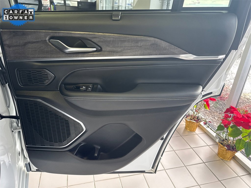 2023 JEEP GRAND CHEROKEE - Image 32