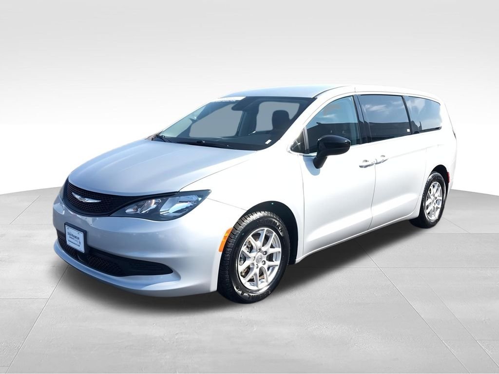 Used 2024 Silver Chrysler LX image 4