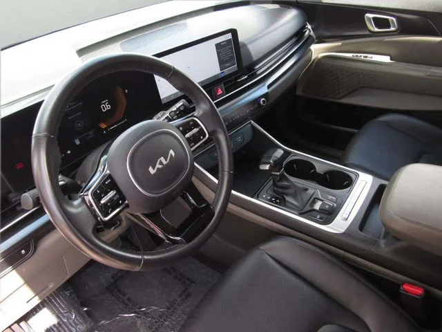 Used 2025 Red Kia LXS image 16