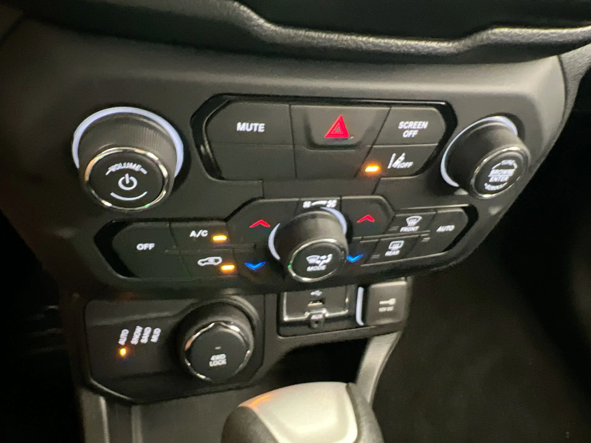 Used 2023 Red Jeep Latitude image 24