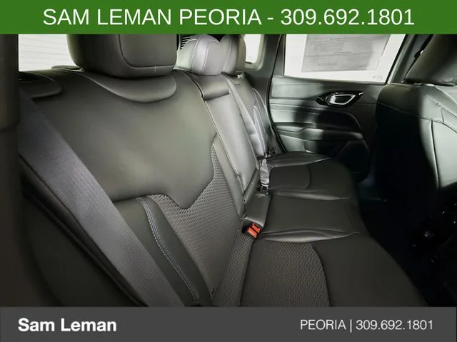 New 2026 White Jeep Latitude image 22