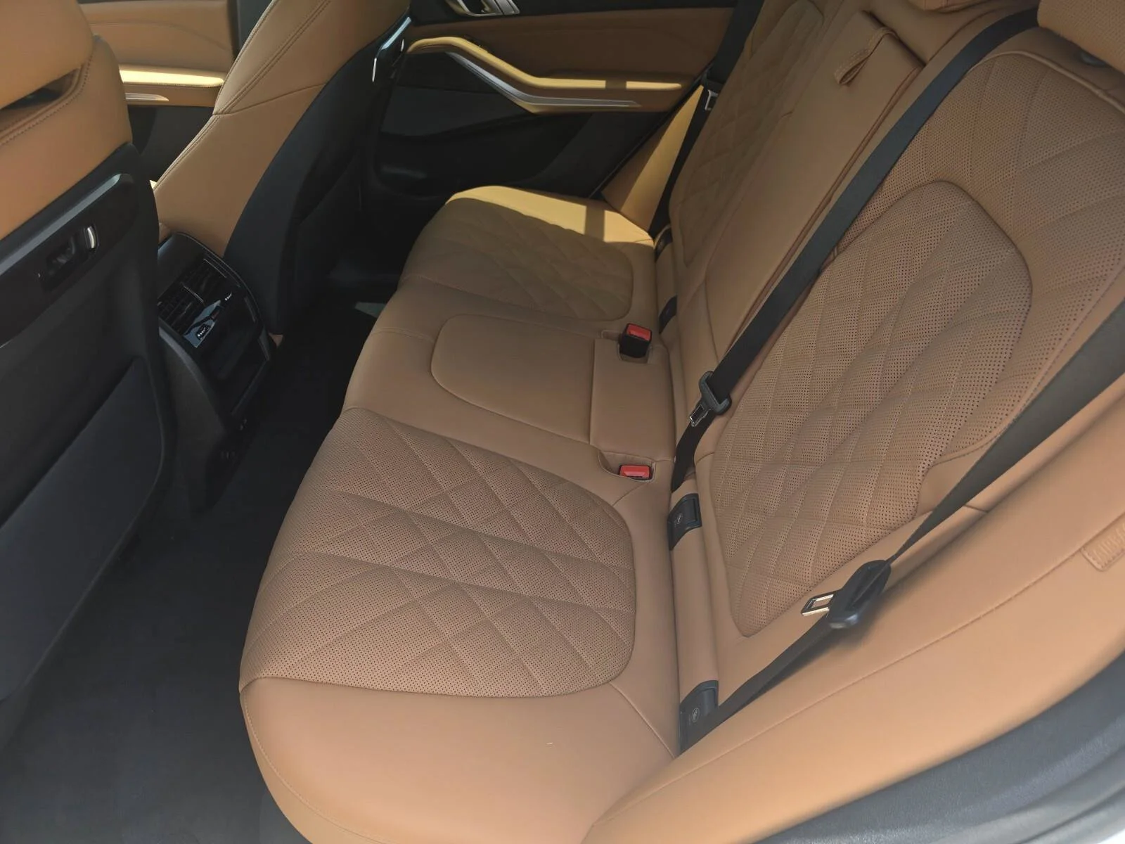 New 2026 0A96 Mineral White Metallic BMW xDrive40i image 16