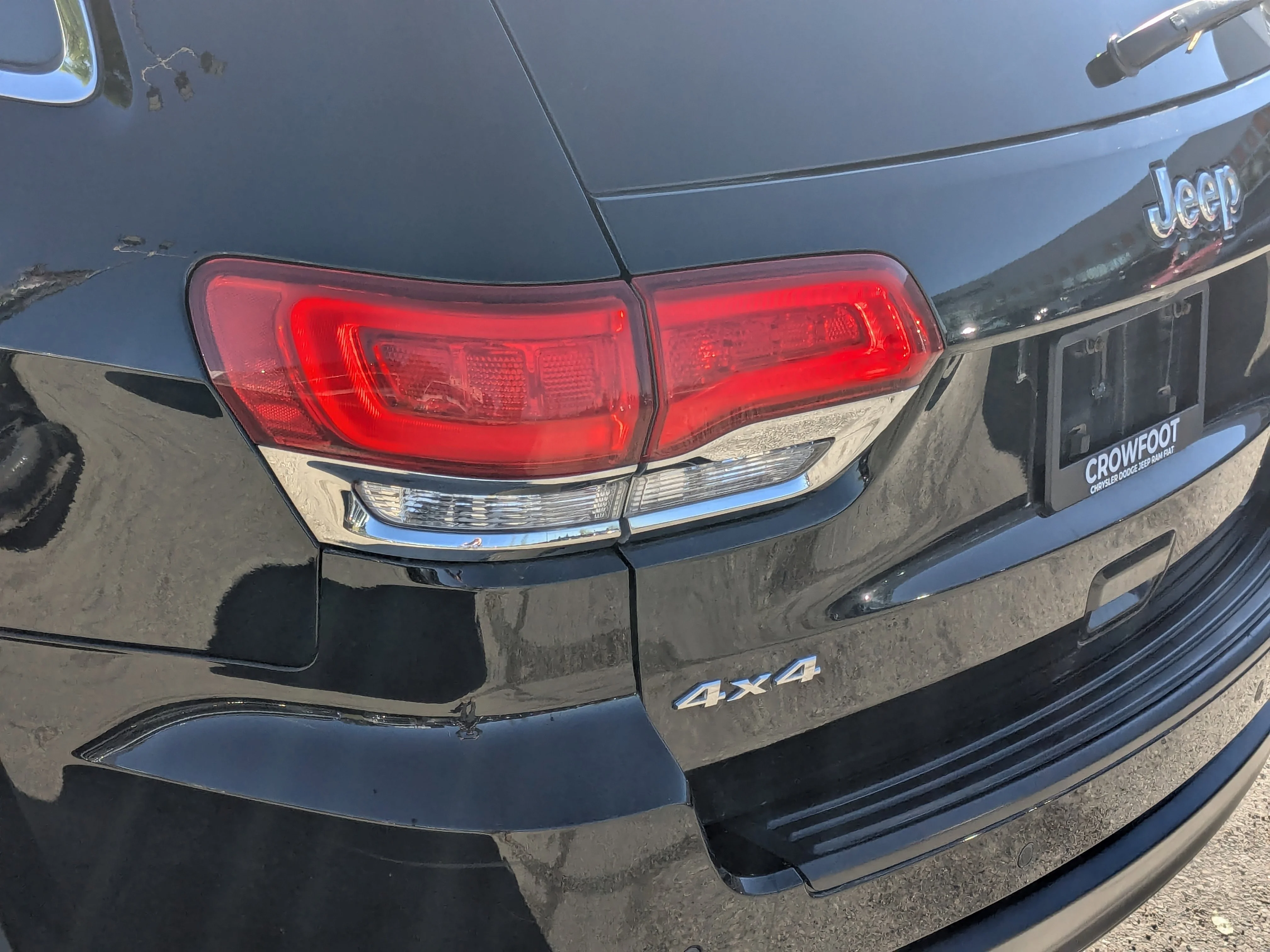 Used 2018 Black Jeep Laredo - - 3.6L Pentastar V6 - Quadra-Trac I 4x4 - Keyless Go - ParkView & ParkSense & More! image 11