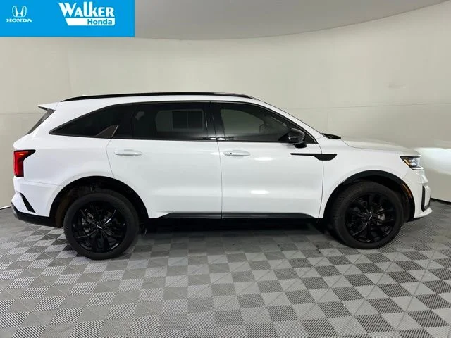 Used 2023 White Kia SX-Prestige image 9