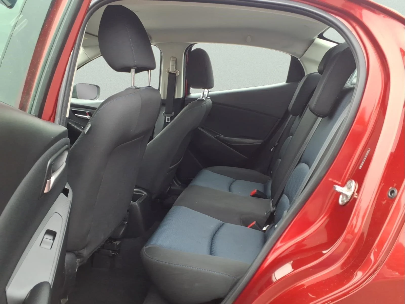 Certified Used 2020  Toyota LE image 11
