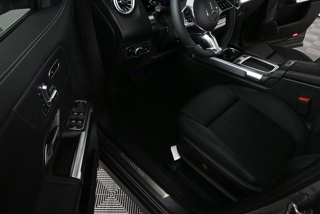 New 2026 Mountain Grey Metallic Mercedes-Benz GLB 250 image 8