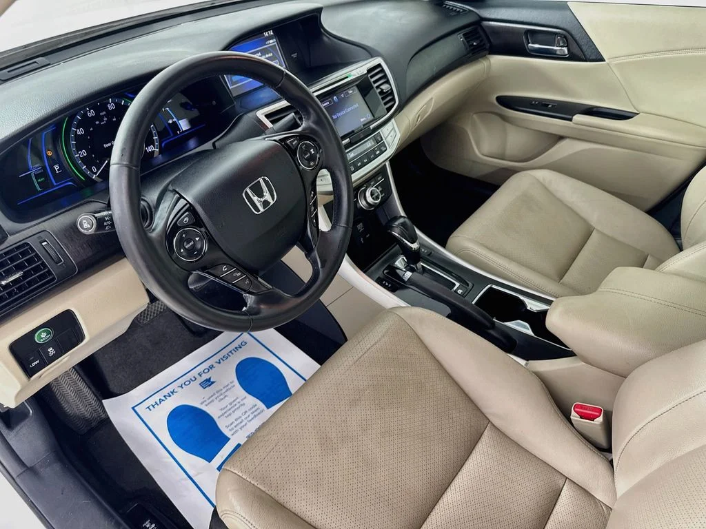 Used 2015 White Honda Touring image 10