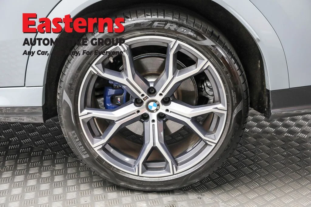 Used 2024 Gray BMW xDrive40i image 8