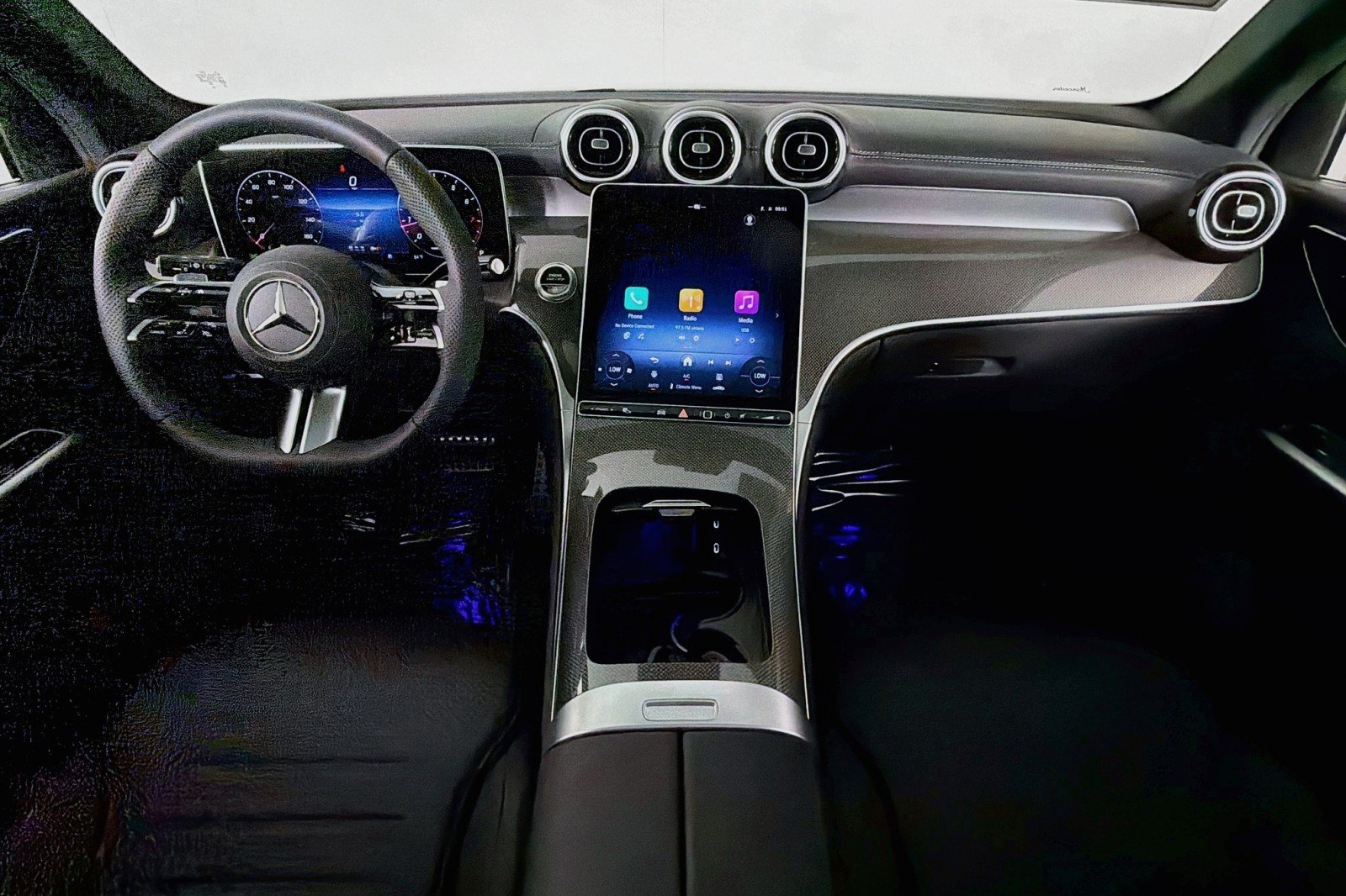 New 2026 Black Mercedes-Benz GLC 300 SUV image 4