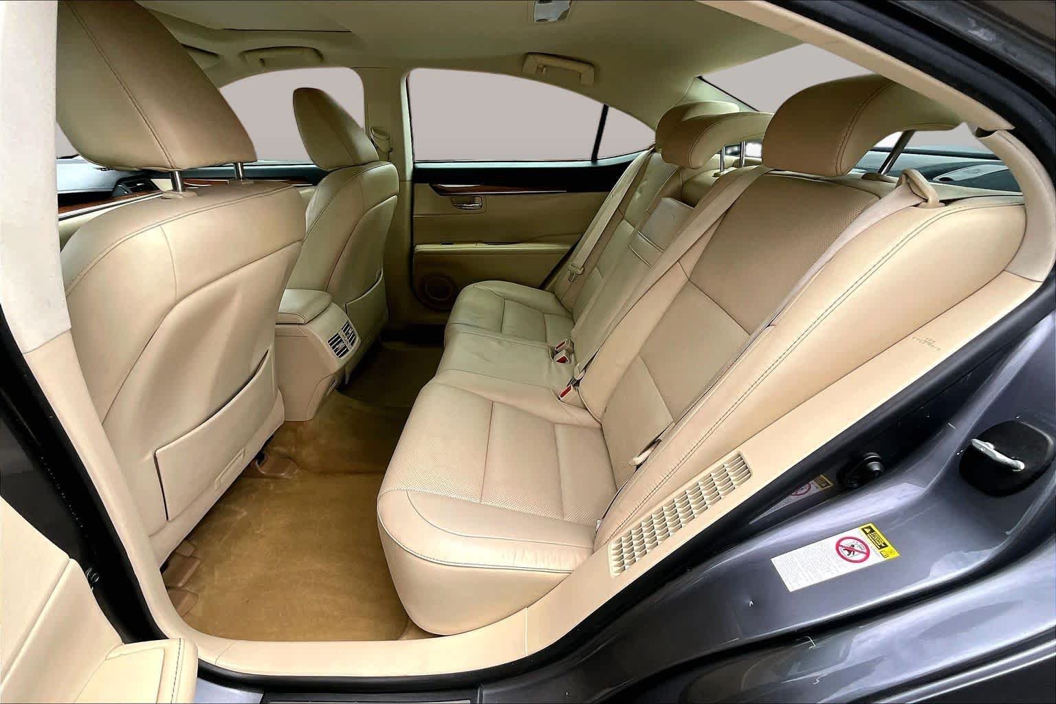 Used 2014 Nebula Gray Pearl Lexus Hybrid image 19
