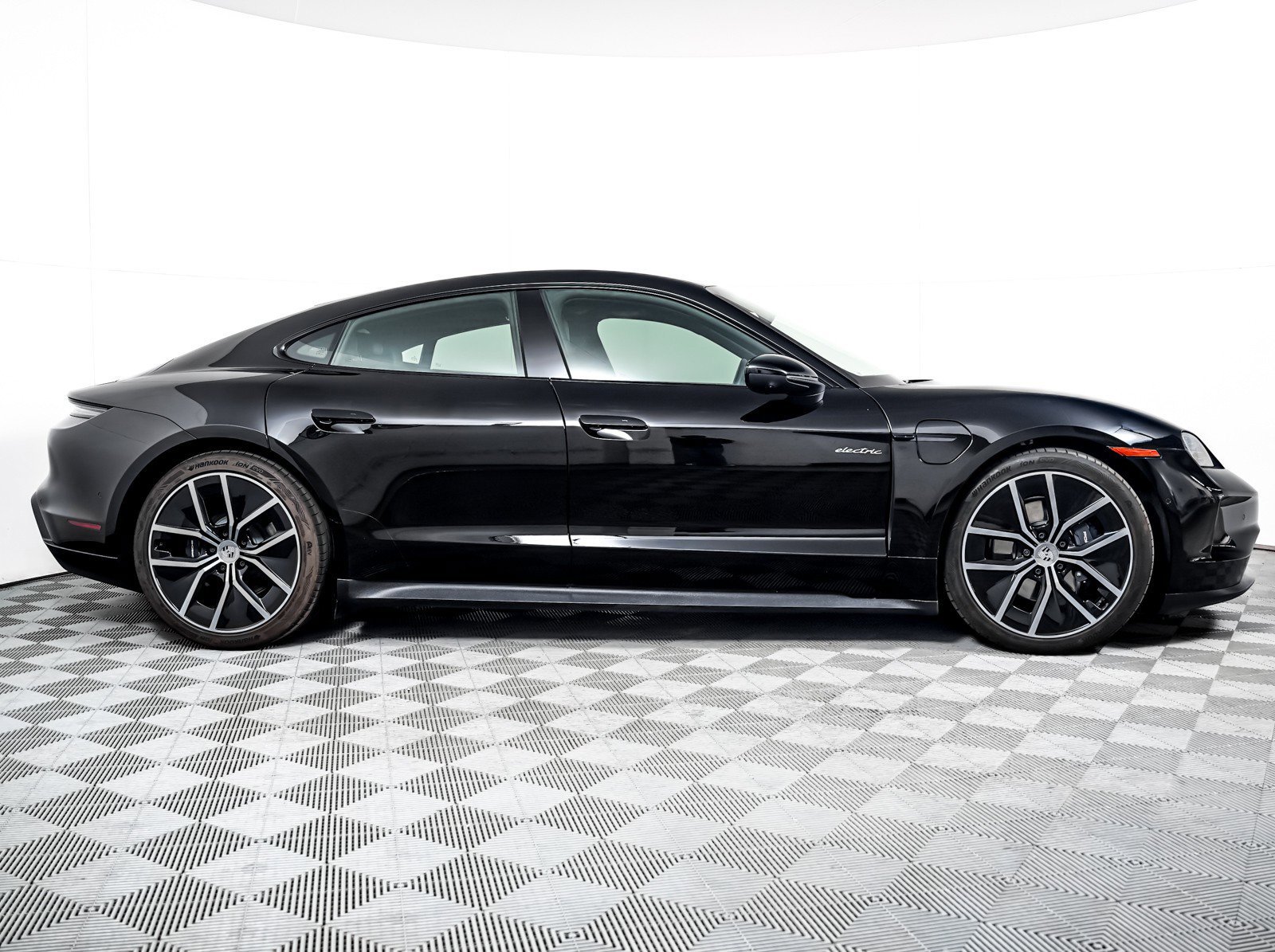 Certified Used 2025 Black Porsche  image 9
