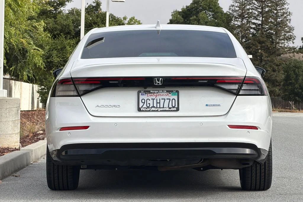 Used 2023 Platinum White Pearl Honda Touring image 6