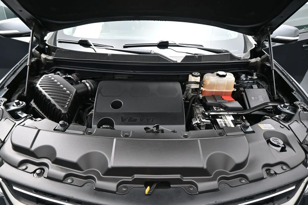 Used 2019 Gray Chevrolet RS image 29