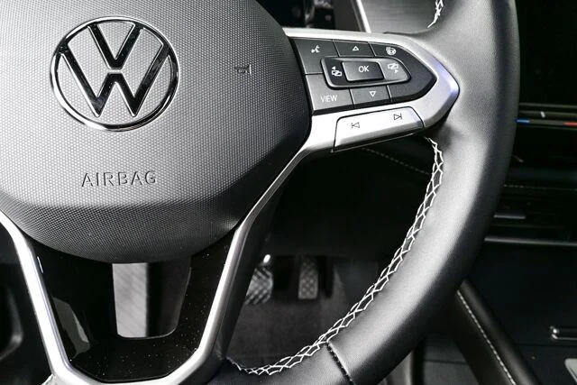 New 2026 Deep Black Pearl Volkswagen 2.0T SE image 12