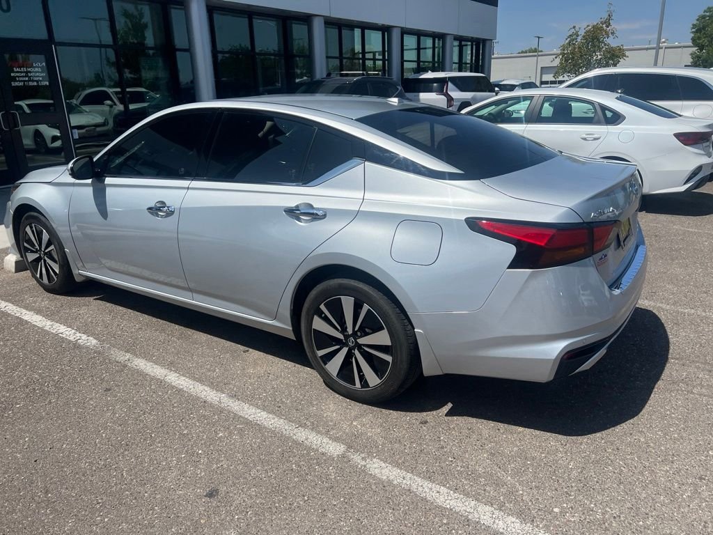 Used 2022 Silver Nissan 2.5 SL image 13