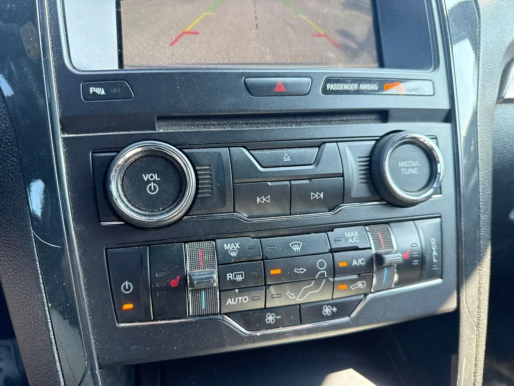 Used 2018 Red Ford XLT image 18