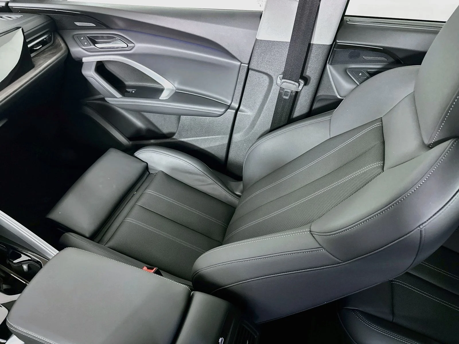 Used 2025 Tambora Gray Metallic Audi 2.0T Premium Plus Adaptive Cruise Vented Seats image 21