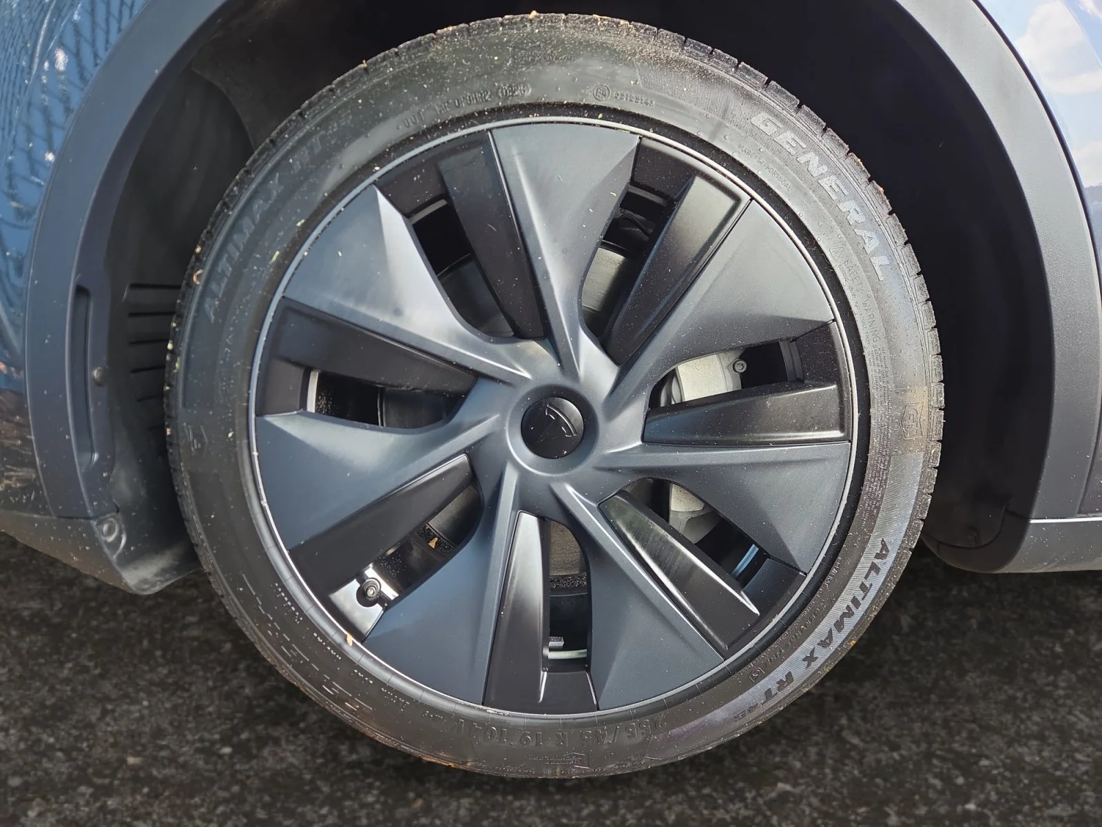 Used 2025 Stealth Gray Tesla Long Range image 14