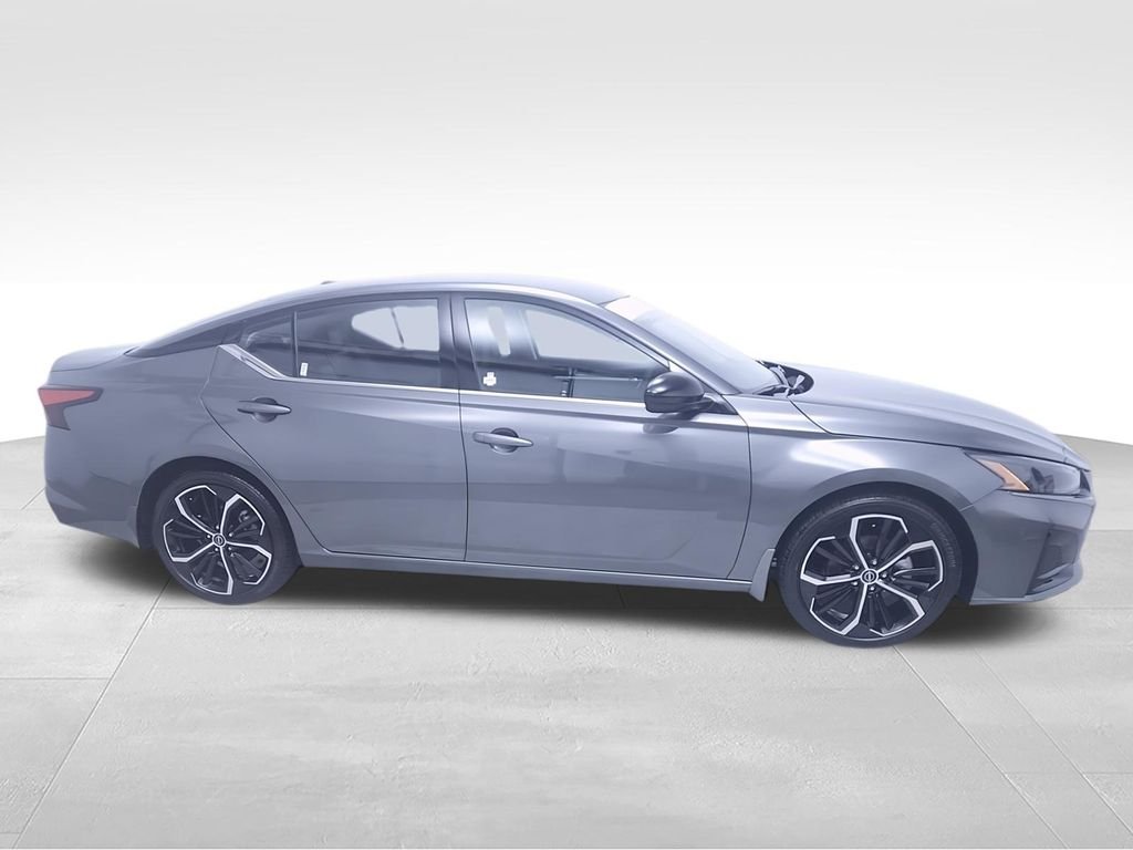 Used 2025 Gray Nissan 2.5 SR image 8