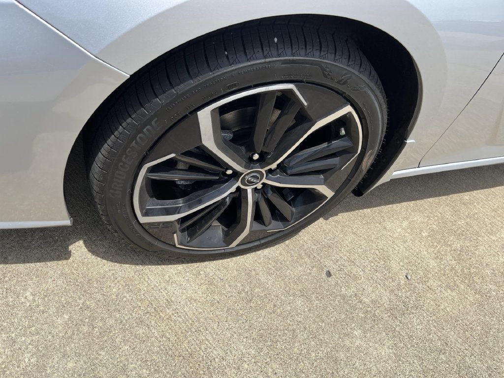 Used 2023 Silver Nissan 2.5 SR image 10