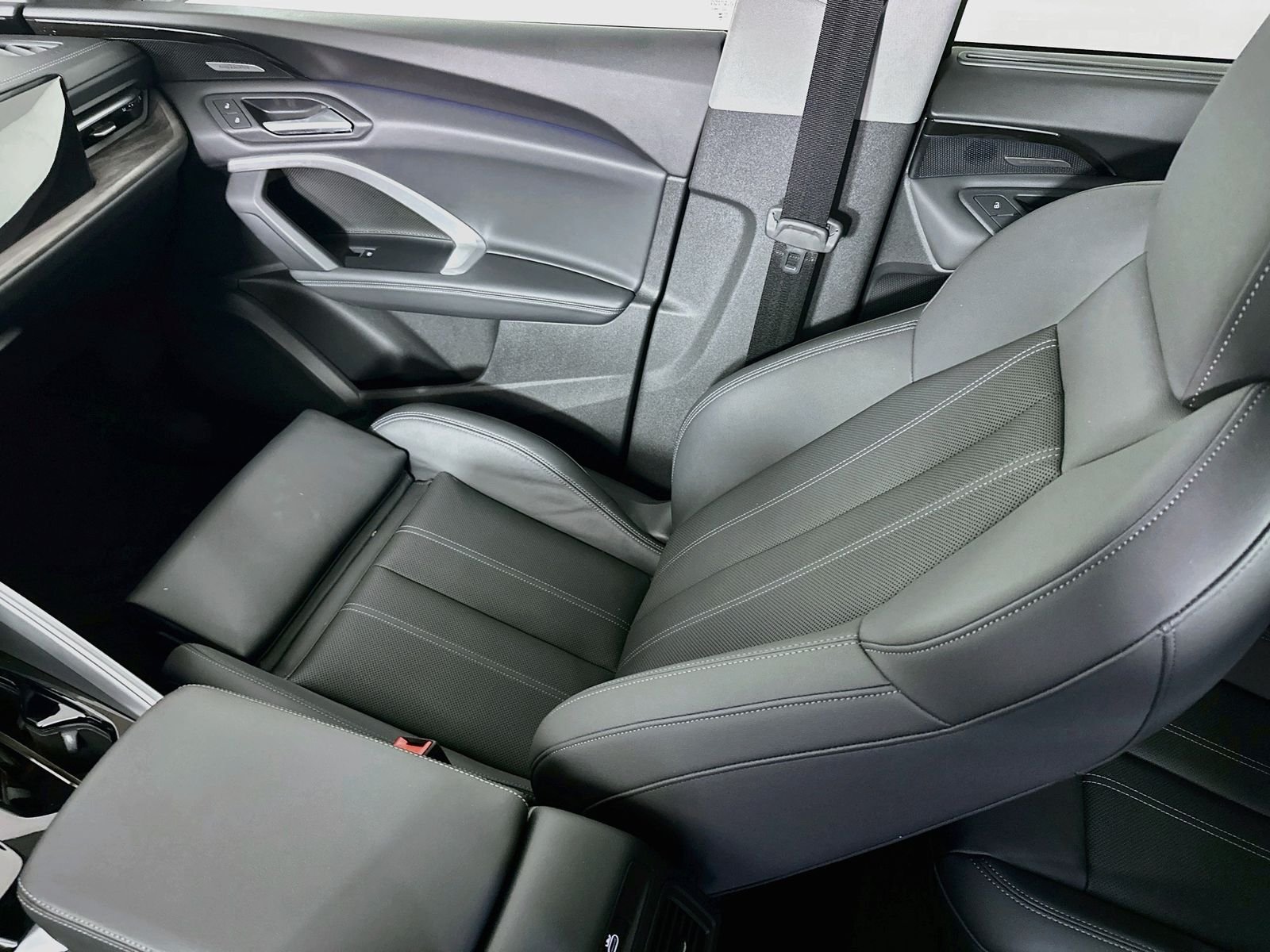 Used 2025 Gray Metallic Audi 2.0T Premium Plus Adaptive Cruise Vented Seats image 21