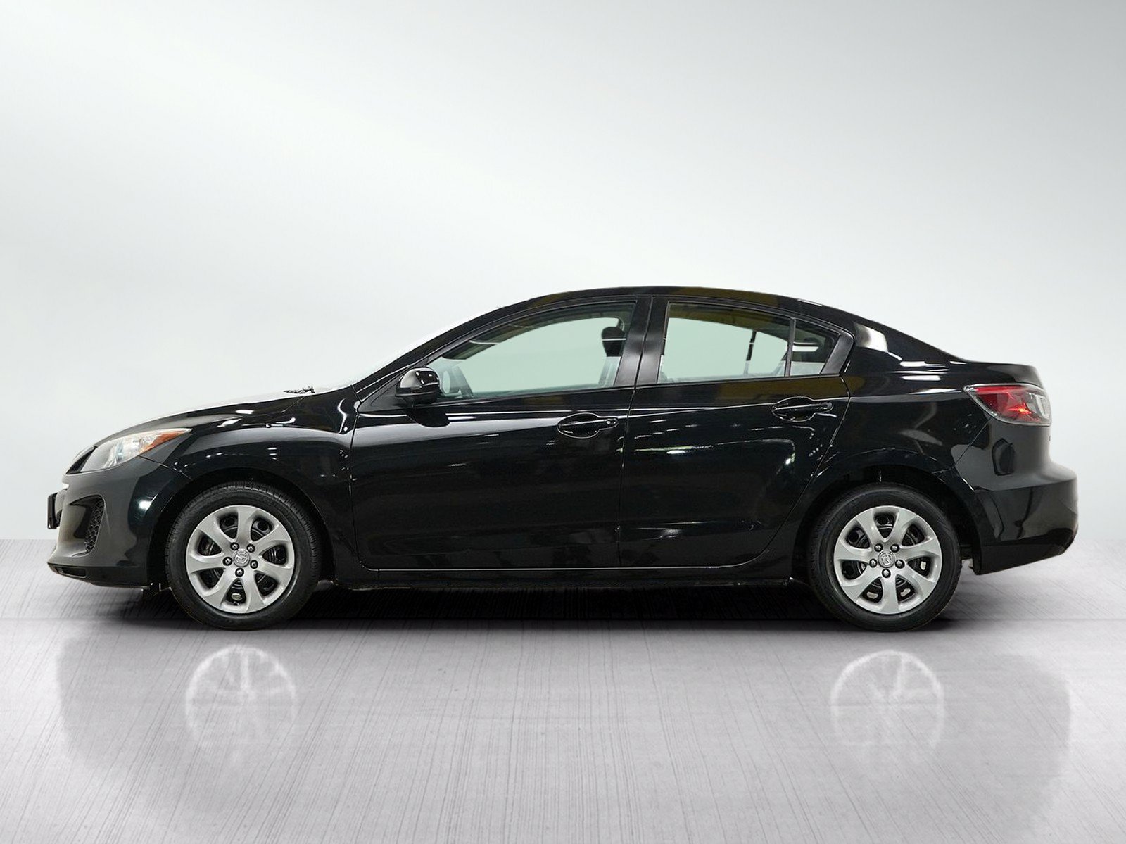 Used 2013 Mazda MAZDA3 i Sport with VIN JM1BL1U77D1766465 for sale in Burnsville, Minnesota