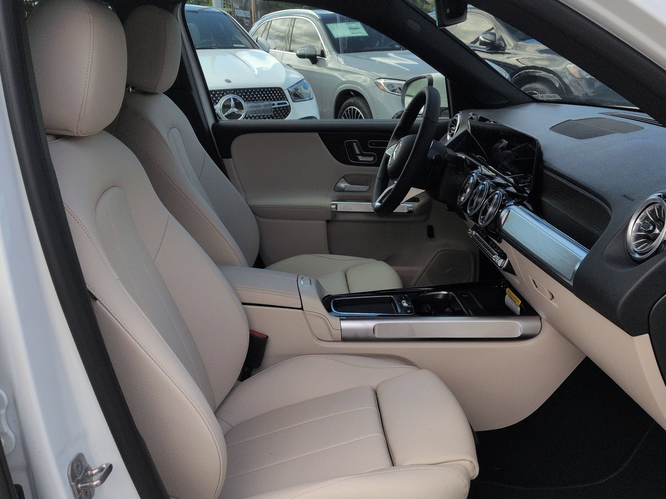 New 2026 Polar White Mercedes-Benz GLB 250 image 56