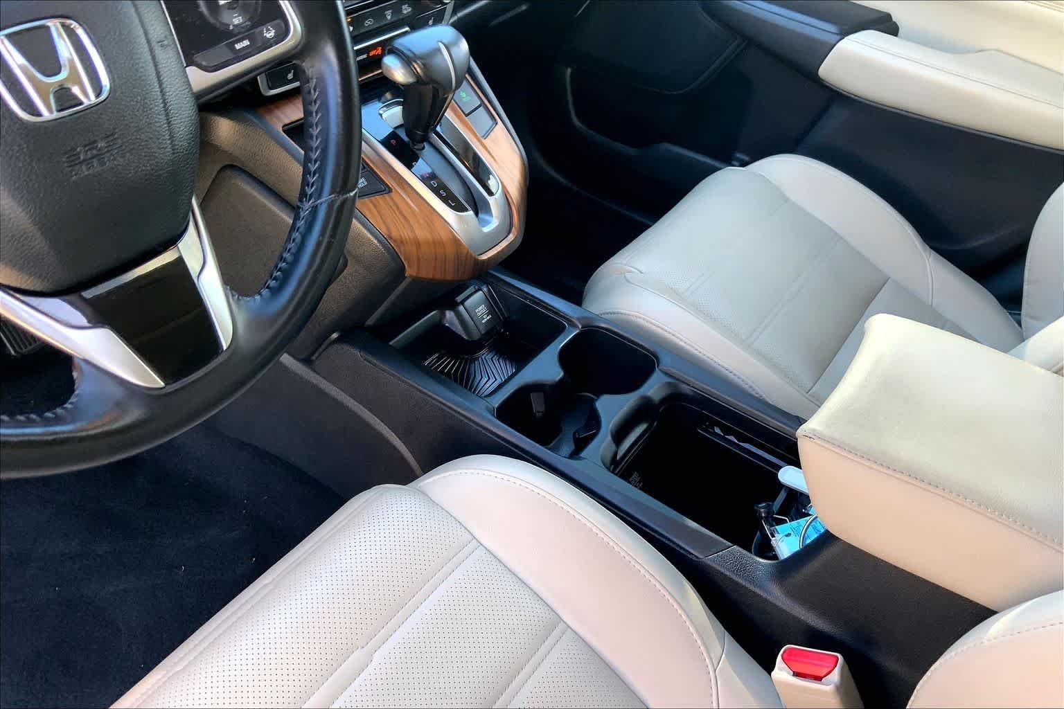Used 2018 Basque Red Pearl II Honda Touring image 17