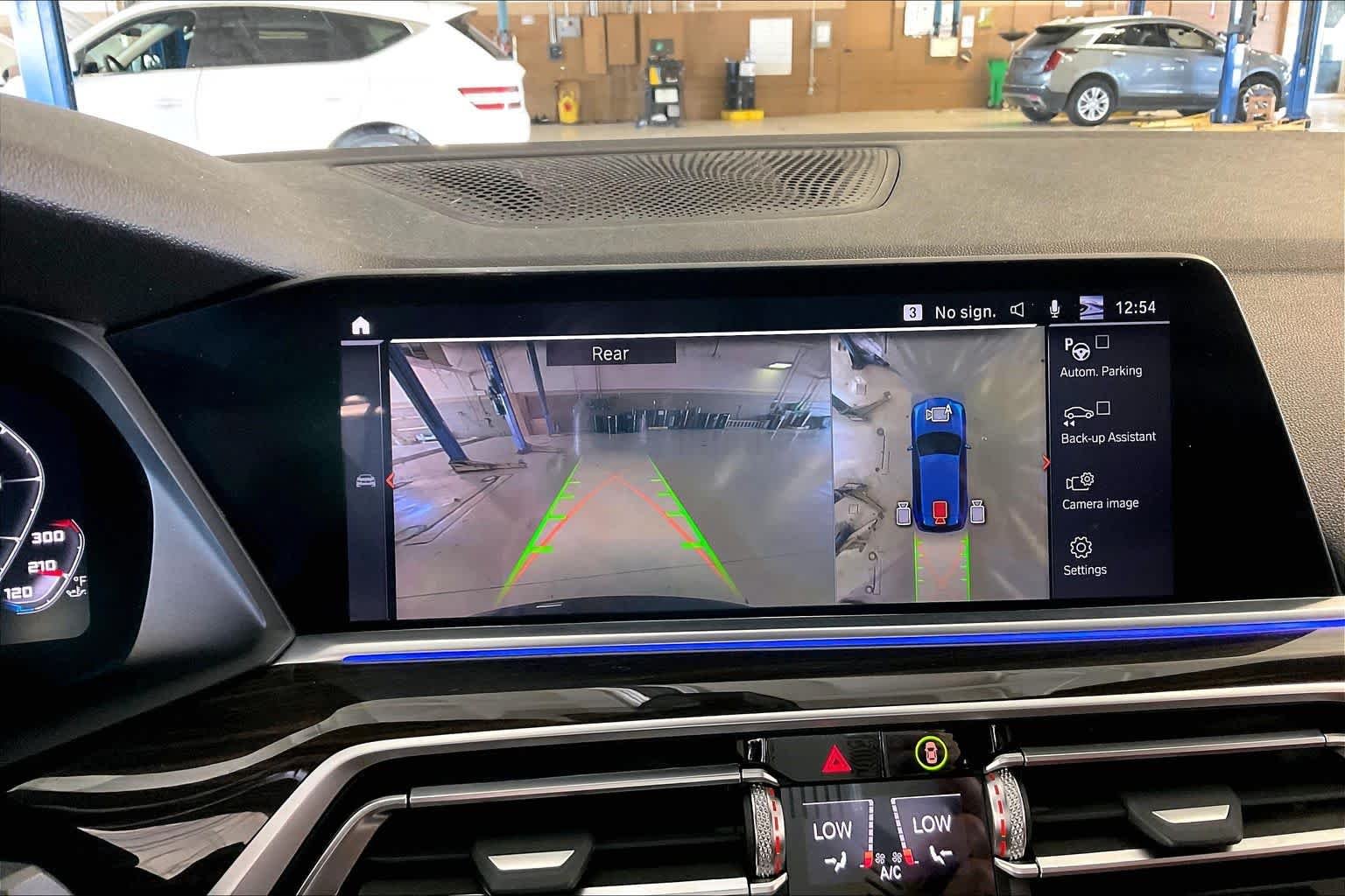 Used 2019 Phytonic Blue Metallic BMW xDrive50i image 27