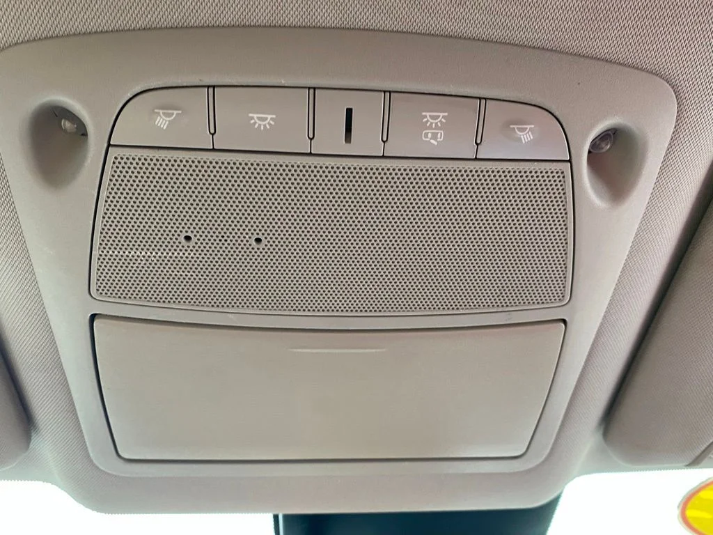 Used 2019 White Nissan S image 26