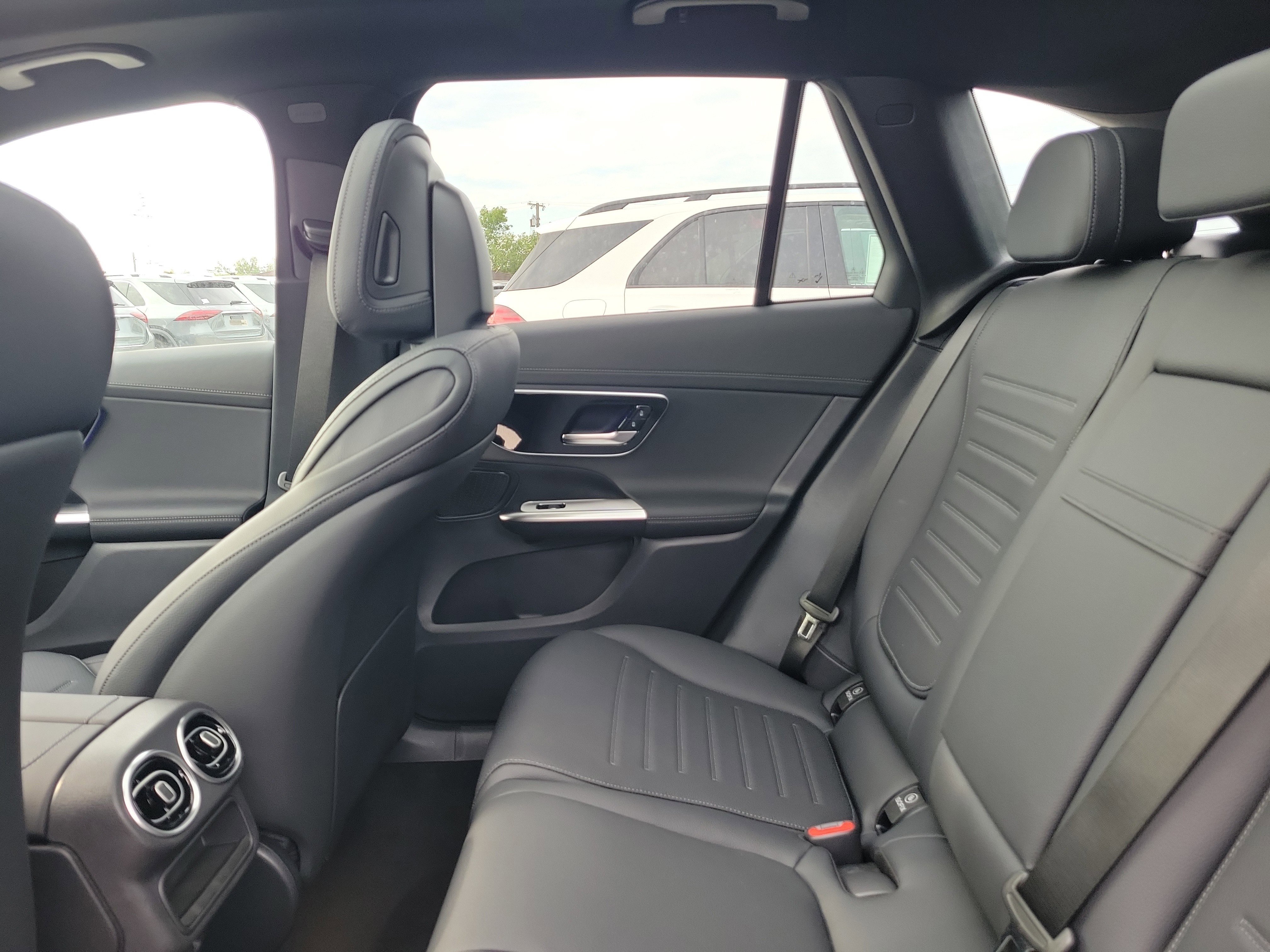 New 2026 Verde Silver Metallic Mercedes-Benz GLC 300 image 42