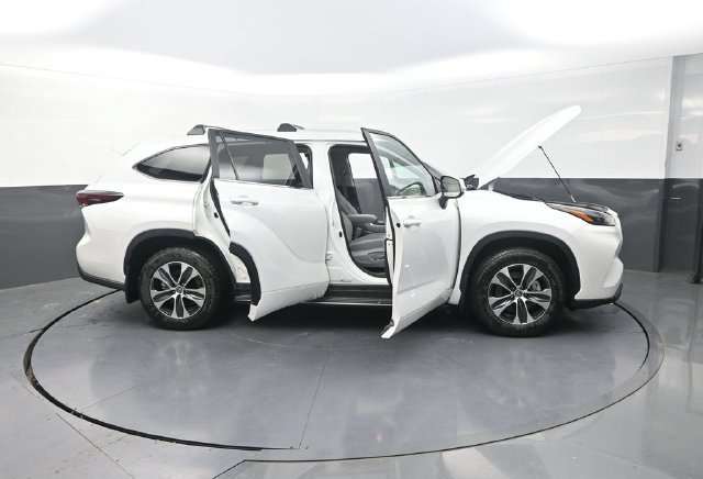 Used 2026 Beige Toyota XLE image 46