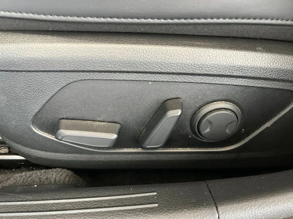 Used 2025 White Kia GT-Line image 22