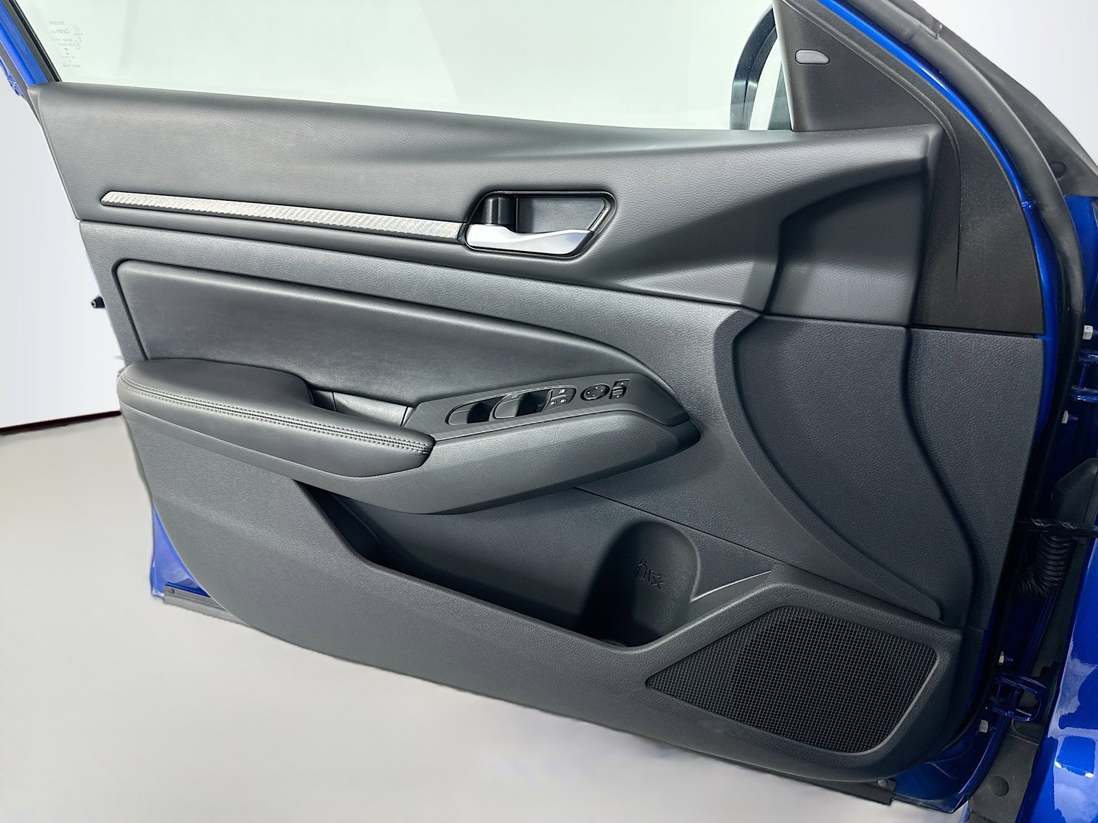 2025 Nissan Altima SV - Photo 23