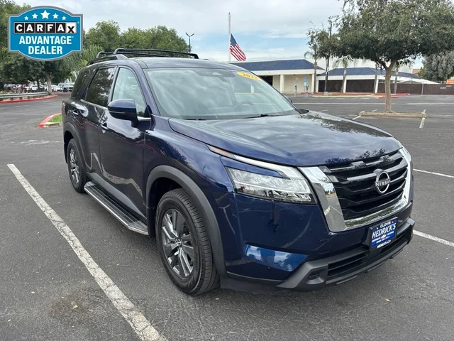 2022 Nissan Pathfinder SV